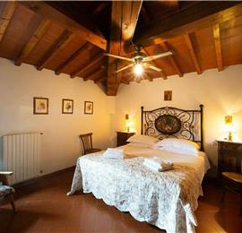 A selection of 2-3 bedroom apartments with shared pool near Florence, Sleeps 4-6